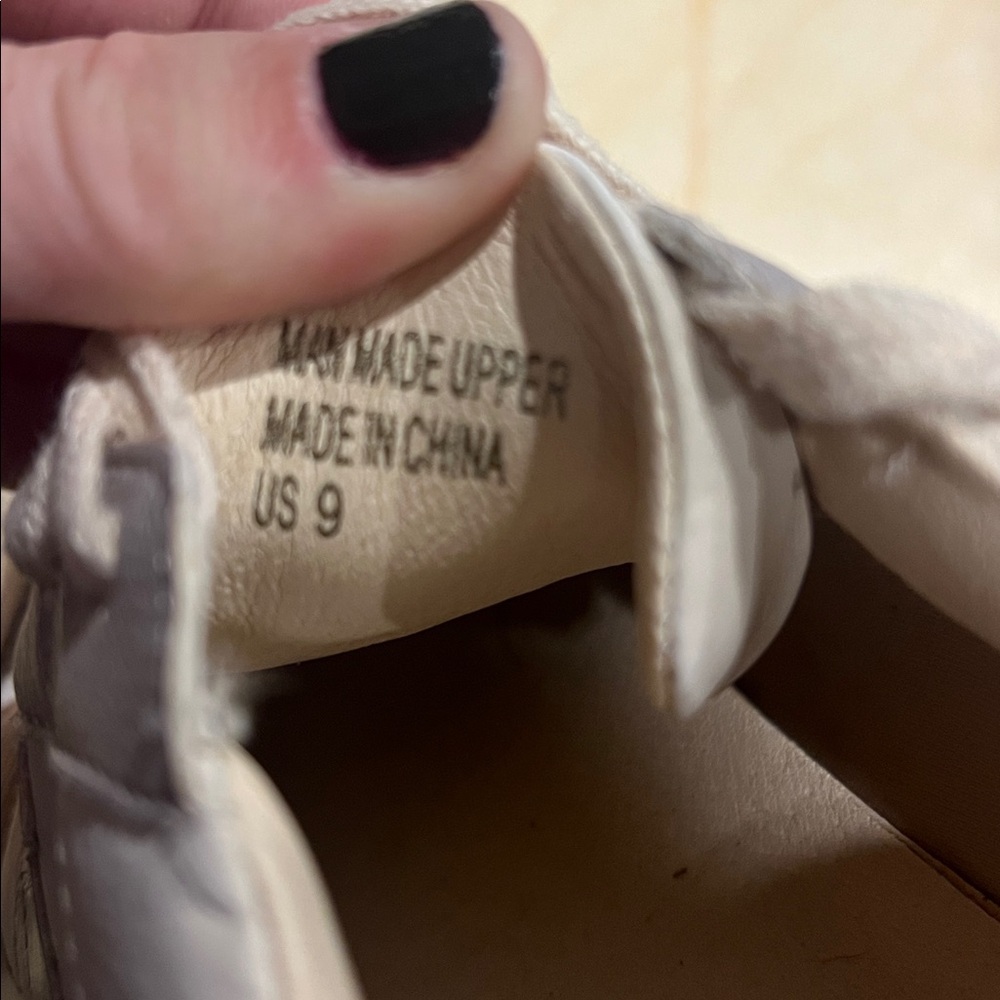 White Raven Women's Sneakers - White, Silver, and Pink - Picture 5 of 8